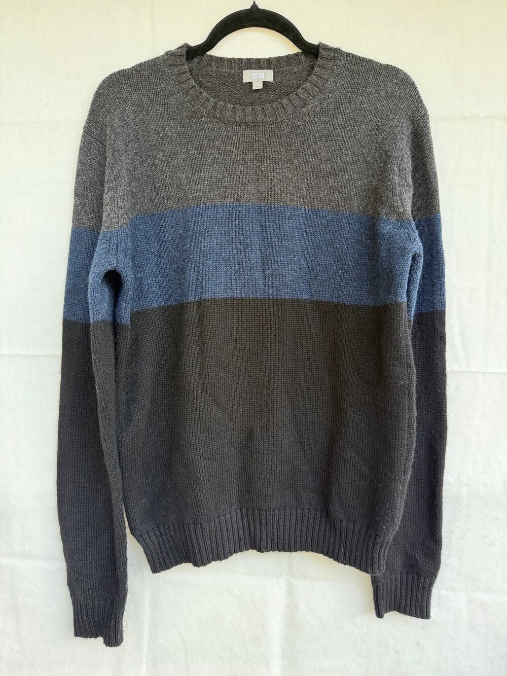 Uniqlo Men's Heattech Colorblock Crewneck Sweater Gray Blue Black (Medium)